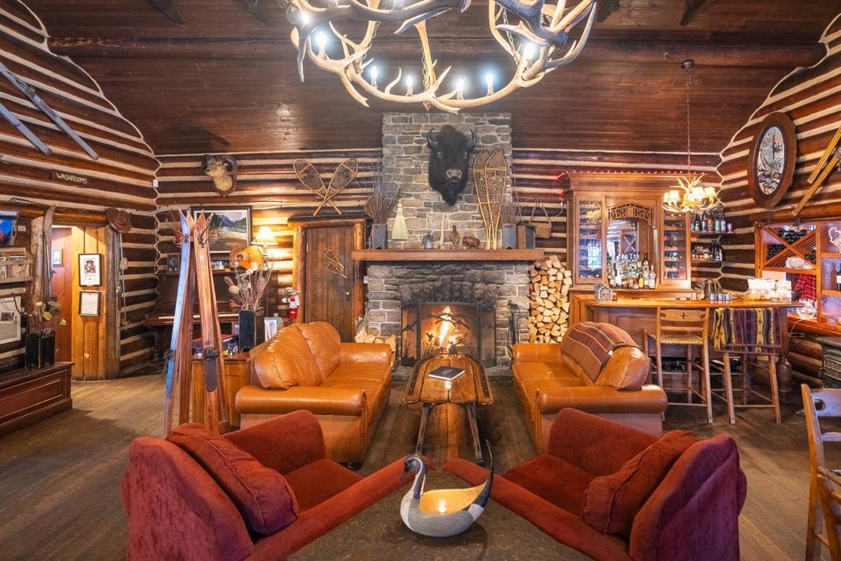 Storm Mountain Lodge & Cabins Castle Junction Eksteriør billede