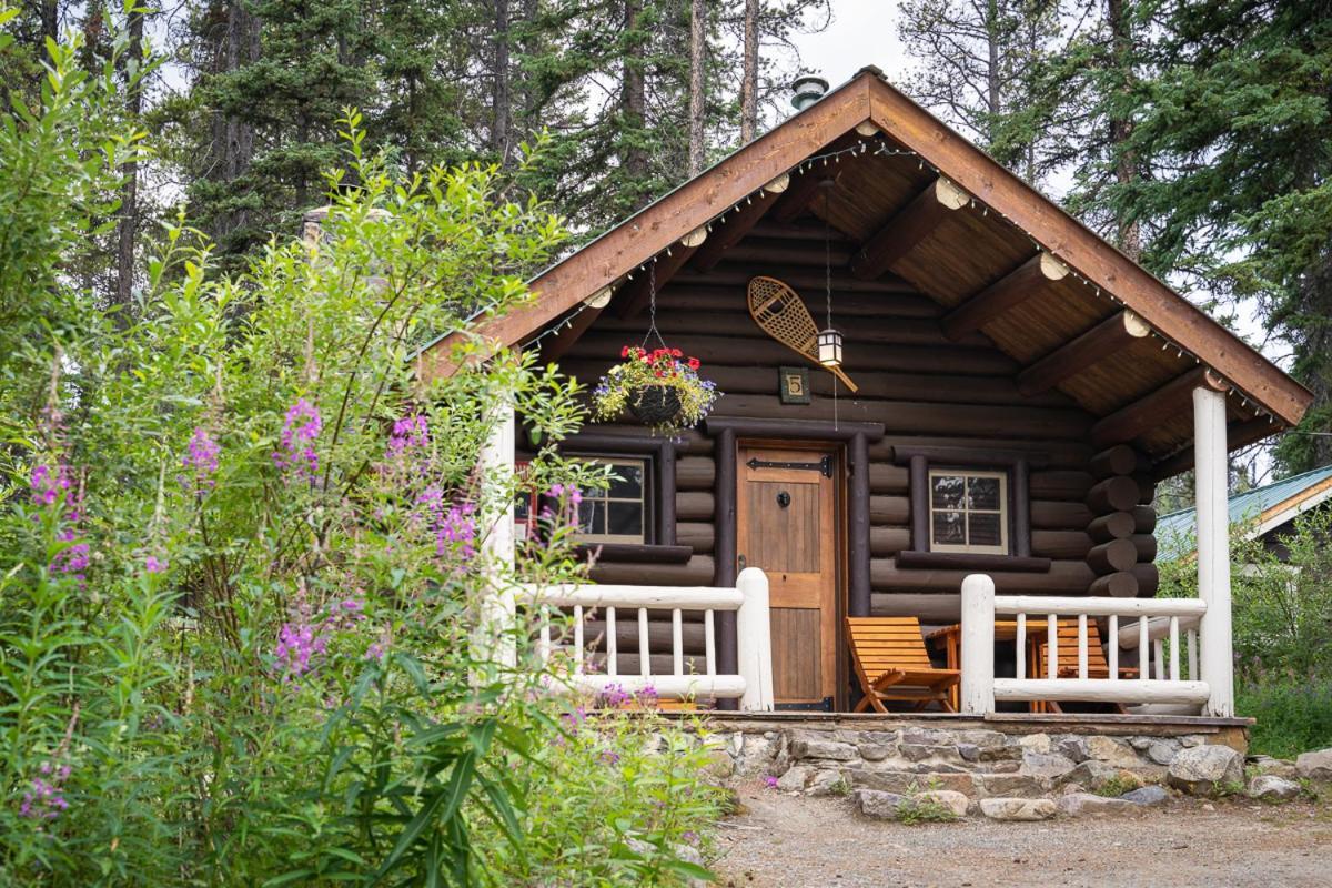 Storm Mountain Lodge & Cabins Castle Junction Eksteriør billede