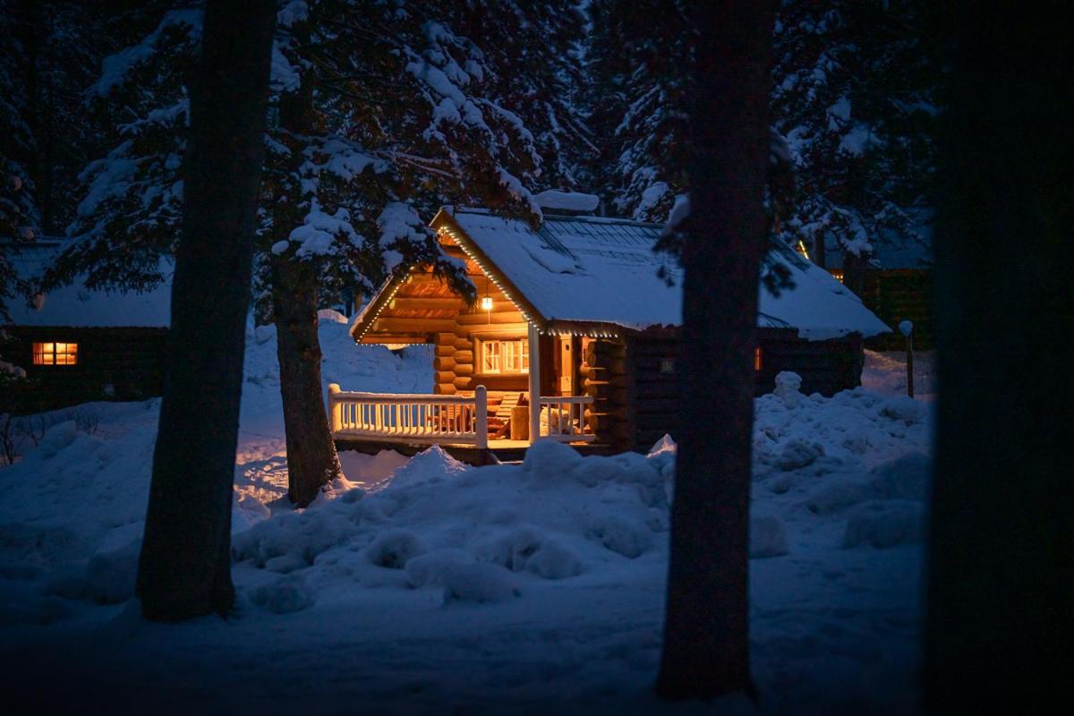 Storm Mountain Lodge & Cabins Castle Junction Eksteriør billede