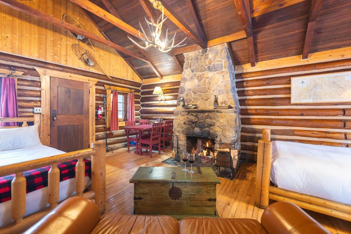 Storm Mountain Lodge & Cabins Castle Junction Eksteriør billede